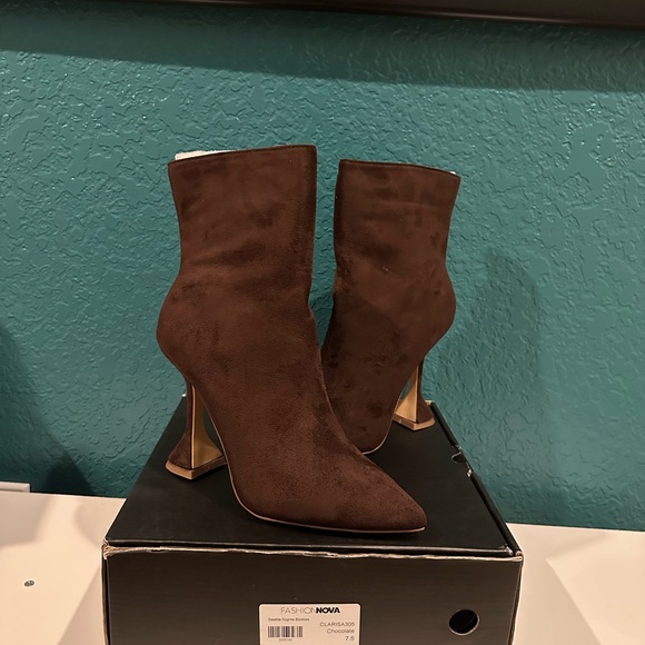 Fashion Nova Shoes - Fashion Nova Chocolate Heeled Boots